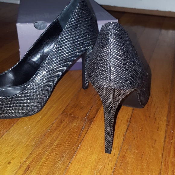 NWT Jlo black and silver heels - Picture 3 of 5